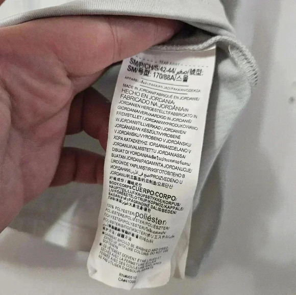 Womens under armour lightweight full zip jacket! - Picture 3 of 5